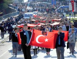 Samsun Şehidi İçin Düzenlenen Yürüyüşe 5 Bin Kişi Katıldı