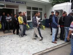 Bursa'da Aile Boyu Uyuşturucu Satışı Yapan 14 Kişi Tutuklandı
