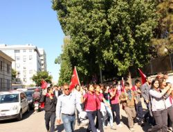 Öğrenciler Merkez Komutanlığının Kapısında Terörü Protesto Etti