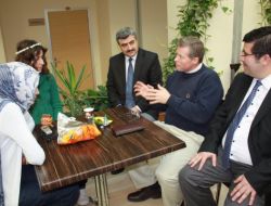 Amerikan Kongre Üyesi Zirveli Öğrencilerle Sohbet Etti