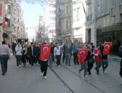 Liselilerden Terör Protestosu