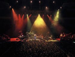 Sezen Aksu: Her Büyük Acıda Nasıl Şarkı Söyleyeceğim Diye Düşünürüm