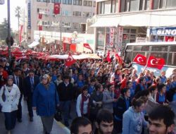 Sinoplu Öğrencilerden Teröre Tepki Yürüyüşü