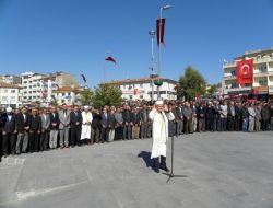 Develi’de Şehitler İçin Gıyabi Cenaze Namazı Kılındı