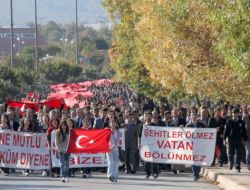 15 Bin Üniversiteli Şehitler İçin Yürüdü, Teröre Lanet Yağdırdı