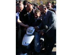 Gurbetçilerden, Engelli Vatandaşlara Akülü Araç Yardımı