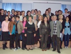 Kars'ta Sağlık Çalışanlarına Hizmet İçi Uyum Semineri Veriliyor