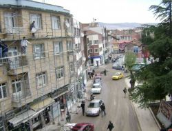 Meydandaki Binalar Tarihi Dokuya Uygun Olarak Boyanıyor