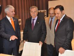 ARINÇ'tan KADDAFİ YORUMU