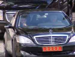 Başbakan Erdoğan Annesinin Kabrini Ziyaret Etti