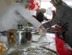 Midyatlı Kadınlar Öğrenciler Yararına Kermes Düzenledi