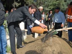 Meryem Yazıcıoğlu, 'Halkın Valisi' Eşinin Yanına Defnedildi