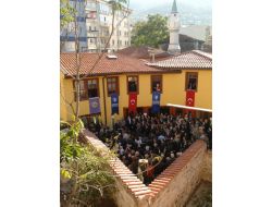 Arınç: Bu Yıl Vakıflar 4 Bin Öğrenciye Burs Verecek