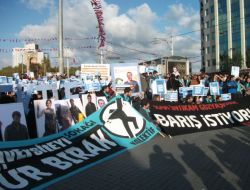 Üniversitelilerden ‘özgür Bırak’ Eylemi