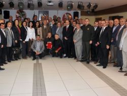 Meslekte 20. Yılını Dolduran Muhtarlara Plaket