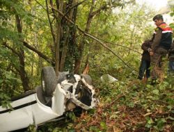 Zonguldak'ta Otomobil Dereye Uçtu