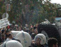 Kırşehir’de 5 bin kişi Bdp Binasına Yürüdü