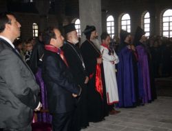 Ermeni Kilisesindeki İlk Ayin, 30 Yıl Önceki Komşuları Buluşturdu