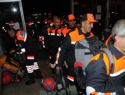 İzmir Ve Manisa'dan 134 Kişilik Yardım Ekibi Van'a Hareket Etti