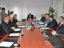 Düzce Valisi Şahin, Vanlılar İçin Acil Yardım Çağrısında Bulundu