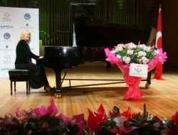 Piyanist Gülsin Onay Kazakları Mest Etti