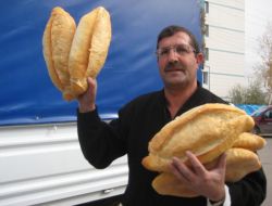 Van'a 2 Tır Dolusu Gıda Malzemesi