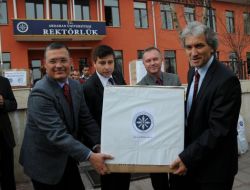 Ardahan Üniversitesi De Van’a Yardım Eli Uzattı