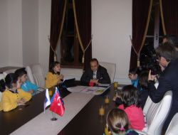 Miniklerden Bakan Bağış’a Ziyaret