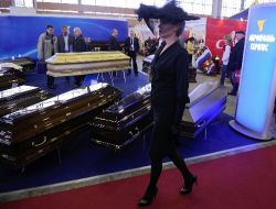 Moskova'da Açılan 'cenaze İşleri Fuarı' Ürkütüyor