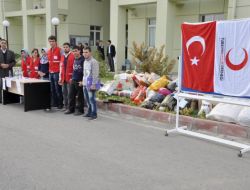 Üniversite Öğrencileri Harçlıklarını Depremzedelere Gönderdi