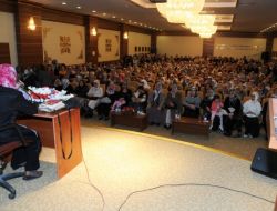 Pursaklar'da Kadınlar Dua Terapisi Konferansında Buluştu