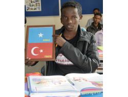 Somalili Öğrenciler Burslarını Vanlı Öğrencilere Bağışladı
