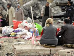 Van'da Enkaz Kaldırma Çalışmaları Sürüyor