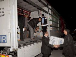 Malatya'dan Van'a Bir Tır Dolusu Yardım Daha Gönderildi