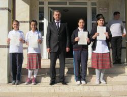 İngilizce Sınavında Başarılı Olan Öğrenciler Para İle Ödüllendiriliyor