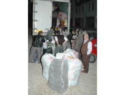 Osmaniye'den Van'a Battaniye, Kışlık Giyecek Ve Kuru Gıda Gönderildi