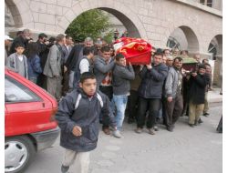 Van Depreminde Ölen Üniversite Öğrencisi Yozgat'ta Toprağa Verildi