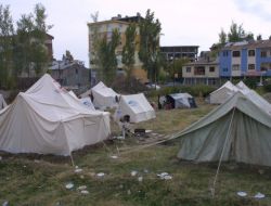 Vanlılar Acilen Çadır İstiyor..