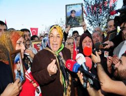 Şehit Yakınlarından Tepkili Ve Gözü Yaşlı Yürüyüş