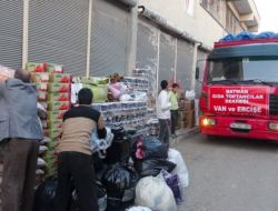 Van'da Depremi Yaşadı, Batman'a Dönüp Arkadaşlarıyla 3 Kamyon Gıda Gönderdi