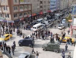 Hakkari’deki Deprem Vatandaşları Sokağa Döküldü