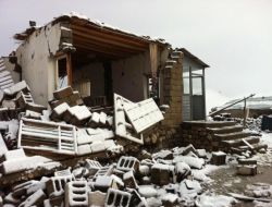 Van'dan Kısa Kısa; Depremzedeler Güne Karla Başladı