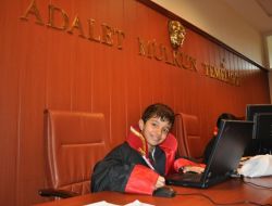 Öğrenciler Bir Günlüğüne Hakim Ve Savcı Oldu