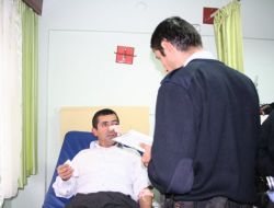 Öğretmen, Velisinin Saldırısına Uğradı