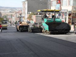 Elmadağ'da Asfalt Seferberliği Devam Ediyor