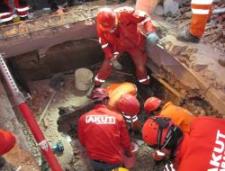 Hem Kurtardılar Hem De Yardım Götürdüler