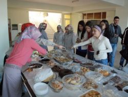 Öğrencilerden, Somali Ve Van İçin Yardım Kermesi