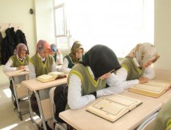 İmam Hatipli Bin Öğrenciden Hayatını Kaybedenler İçin Kur'an Hatmi