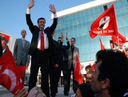 Pamukoğlu: "Halk Bize Yetki Versin, 25 Yılda Askerlikten Kaçanları Bir Ay İçerisinde Silah Altına Alacağım"