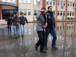 ‘hesabında Terör Bağlantısı Var’ Deyip 350 Bin Tl’lik Vurgun Yapacaklardı